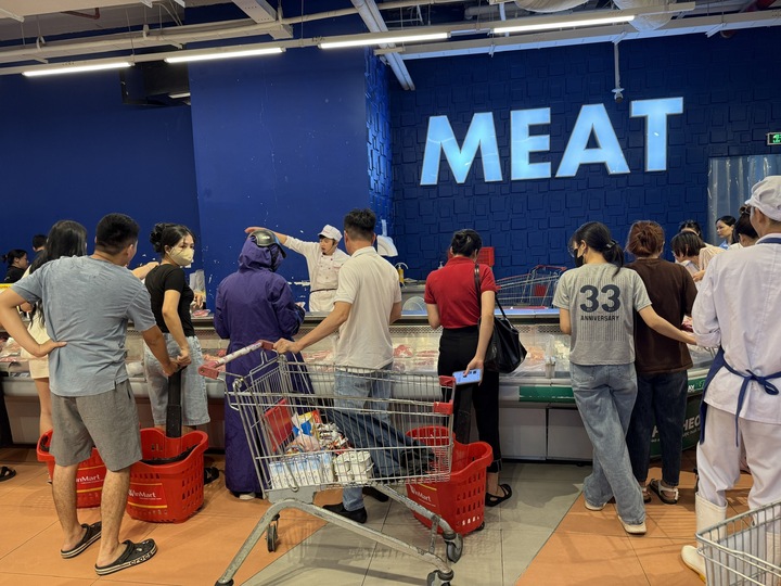 Ở một số quầy hàng Okivip Nổ Hũ, Bắn Cá, Thể Thao, Game Bài cấp đông, lượng người mua tăng nhẹ. Ảnh: Phương Ly