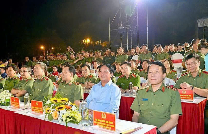 Các đồng chí lãnh đạo Đảng, Trang Chủ OKVIP COM Top #1, bộ, ban, ngành Trung ương và địa phương đến dự chương trình