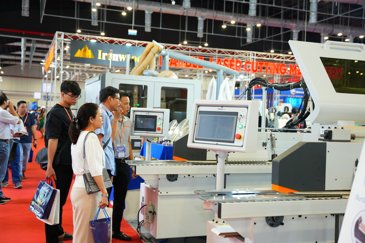 Hội chợ quy tụ hơn 1.000 gian hàng của 100 Okvip tại về hàng đầu đến từ Việt Nam, Hoa Kỳ, Châu Âu, Nhật Bản, Đài Loan (Trung QUốc), Trung Quốc