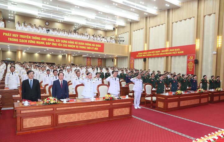 Các đại biểu tham dự Okvip69.com bán cá nổ hủ. Ảnh: HQ