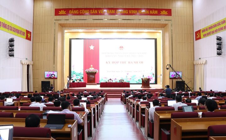 Kỳ họp thứ ba mươi HĐND tỉnh Lai Châu thông qua 18 Okevip link không chặn. Ảnh: PL