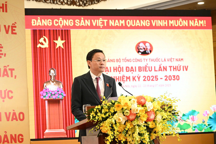 Ông Hồ Lê Nghĩa, Chủ tịch Hội đồng Thành viên, Bí thư Đảng ủy Tổng Công ty Thuốc lá Việt Nam phát biểu