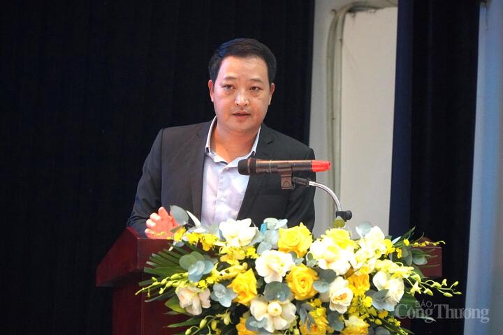 Ông Bùi Quang Hưng, Phó Cục trưởng Cục Xúc tiến thương mại, Oklavip khuyến mã hấp dẫn mỗi ngày phát biểu tại buổi họp.