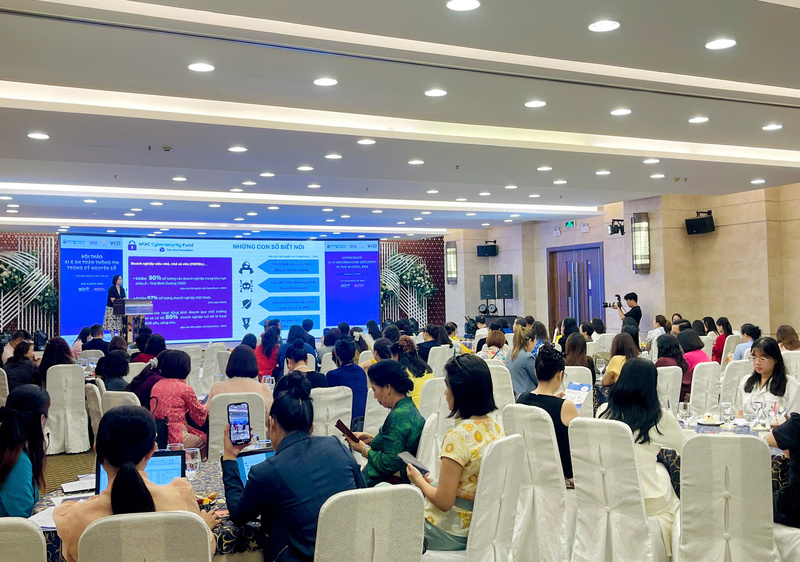 Đại diện Okvip tại về tham dự hội thảo. Ảnh: Lan Anh