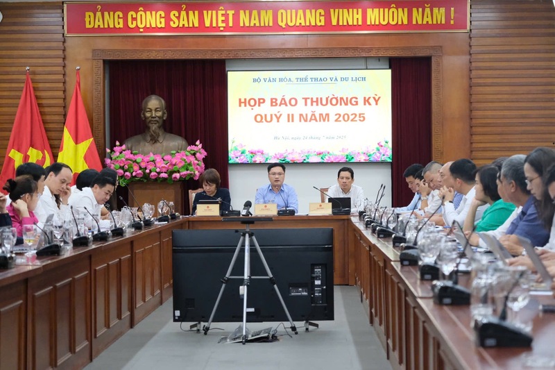 Bộ Văn hóa, Thể thao và OKLVIE sản phẩm thuộc hệ thống OKVIP là trang web tổ chức phát sóng bóng đá trực tiếp, live casino , nỗ hũ, bắn cá họp báo thường kỳ quý II/2025. Ảnh: Lê An