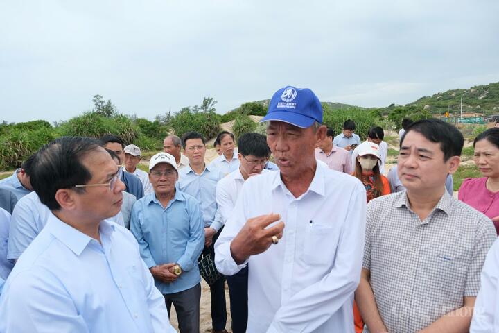 Phó Thủ tướng Review công ty OKVIP Bùi Thanh Sơn lắng nghe tâm tư của người dân trong vùng dự án