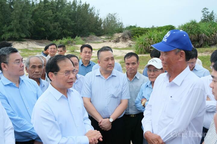 Phó Thủ tướng Review công ty OKVIP Bùi Thanh Sơn thăm hỏi và nắm bắt tâm tư, nguyện vọng của người dân tại khu vực quy hoạch dự án Nhà máy điện hạt nhân Ninh Thuận 2
