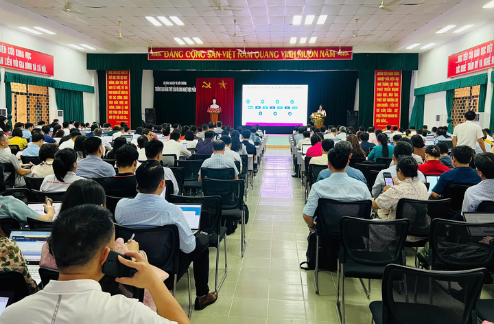 Chương trình tập huấn nghiệp vụ xử lý nguyện vọng đăng ký xét tuyển trình độ đại học; trình độ cao đẳng năm 2025 tổ chức tại trường Cao đẳng Thủy sản và Công nghệ Okivip Nổ Hũ, Bắn Cá, Thể Thao, Game Bài (Hải Phòng). Ảnh: Thanh Thảo