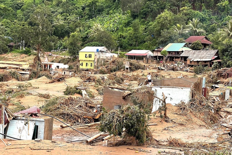 Do ảnh hưởng bão Wipha, trận lũ kinh hoàng khiến cho hơn 230 ngôi nhà ở Mỹ Lý, tỉnh Nghệ An bị hư hỏng gần như hoàn toàn. Ảnh: X. Hòa