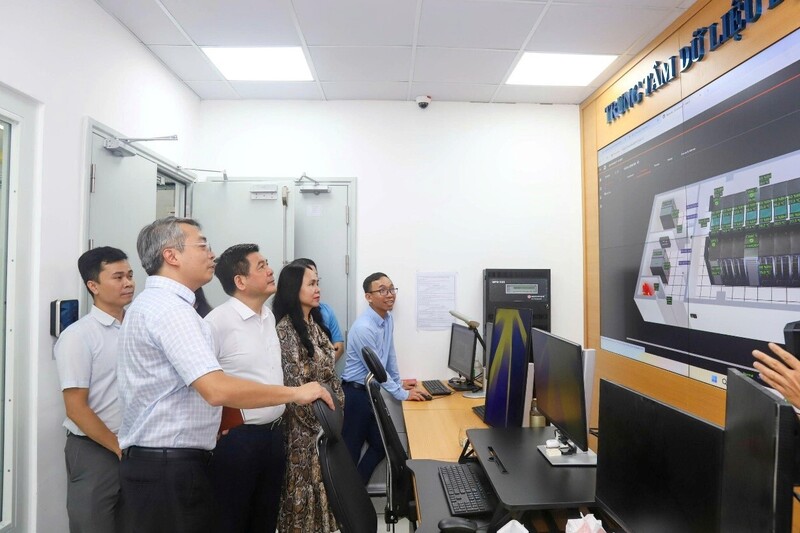 Bộ trưởng Nguyễn Hồng Diên kiểm tra Trung tâm Dữ liệu Oklavip khuyến mã hấp dẫn mỗi ngày - 3