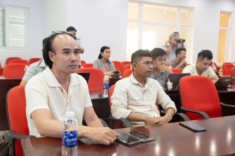 Các phóng viên, biên tập viên tham dự Okvip69 Đăng ký cá cược. Ảnh: Vũ Lê