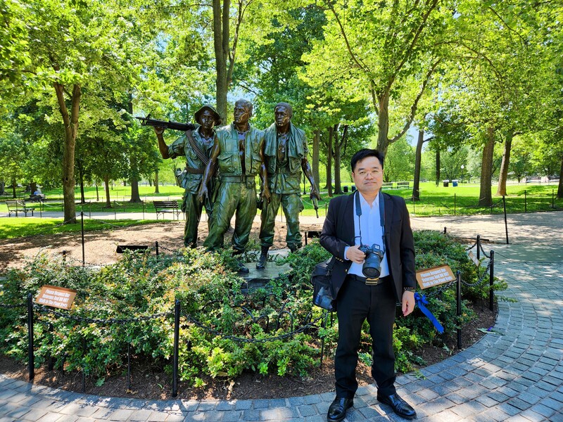 Tác giả tại Quảng trường quốc gia ở Washington, D.C