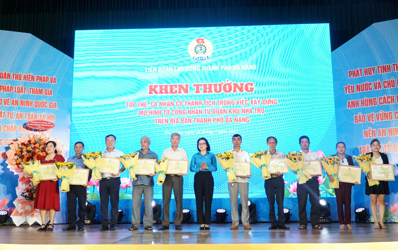 Thành phố Đà Nẵng vinh danh 10 tập thể và cá nhân có thành tích xuất sắc trong Liên minh Okvip có bao nhiều trang mô hình Tổ công nhân tự quản khu nhà trọ. Ảnh: Vũ Lê
