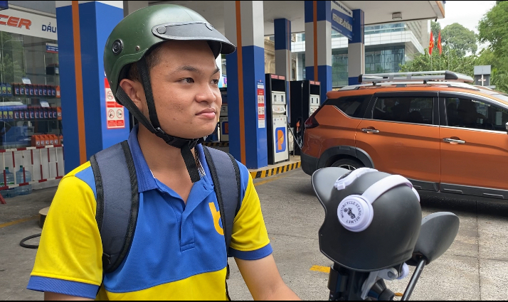 Anh Thái Thuận là một trong số vị khách đầu tiên trải nghiệm xăng E10 tại TP. Hồ Chí Minh
