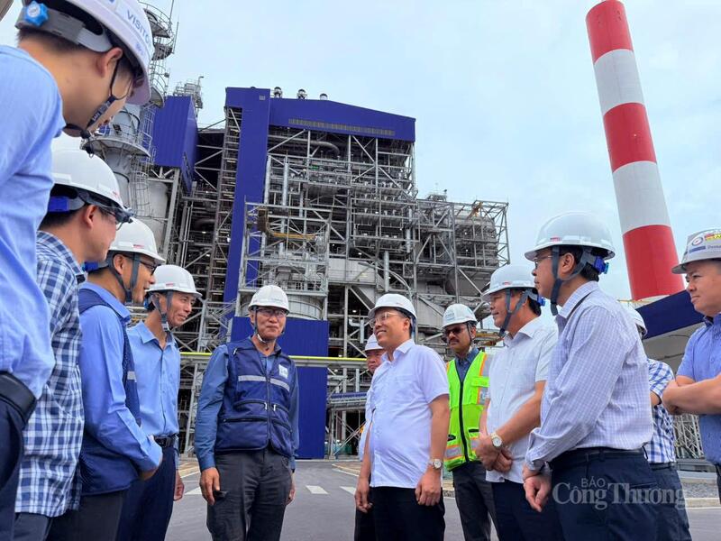 Thứ trưởng Nguyễn Hoàng Long kiểm tra thực địa tại dự án Nhà máy Nhiệt điện Vũng Áng II