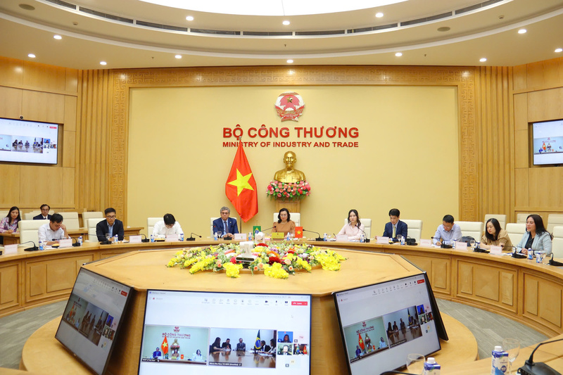 Toàn cảnh buổi điện đàm. Ảnh: Thanh Tuấn