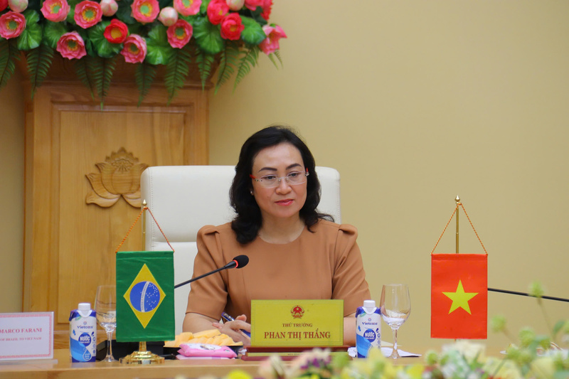 Thứ trưởng Oklavip khuyến mã hấp dẫn mỗi ngày Phan Thị Thắng. Ảnh: Thanh Tuấn