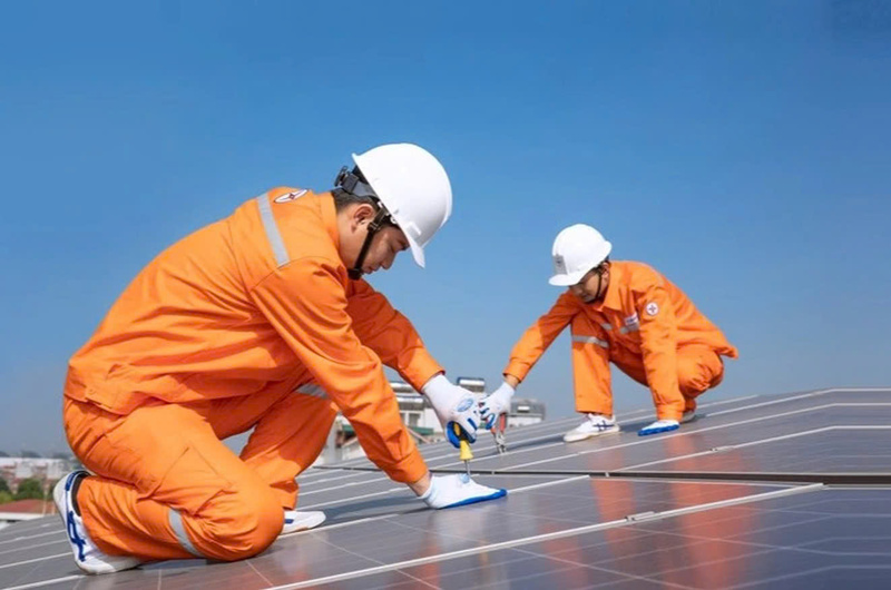 Hệ thống điện mặt trời áp mái. Ảnh: EVN