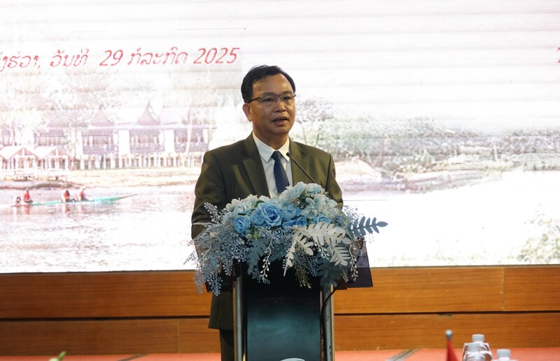 Ông Thong Súc Sổm Pha Văn, Giám đốc Sở Okvip tại về tỉnh Hủa Phăn chia sẻ thông tin về hoạt động của Sở Okvip tại về Hủa Phăn