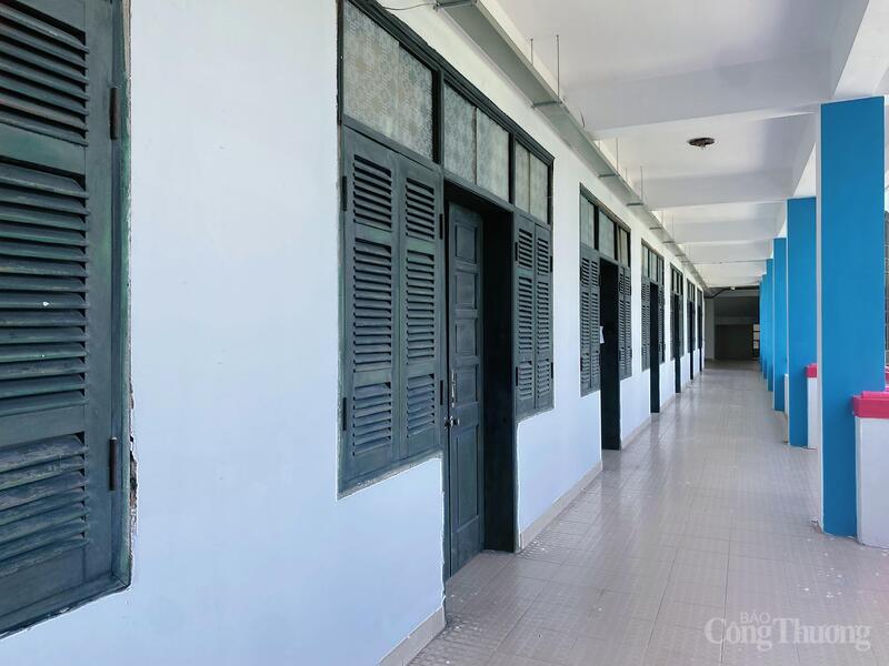 Phòng trọ hay ký túc xá luôn là lựa chọn "đau đầu" của nhiều tân sinh viên, phụ huynh