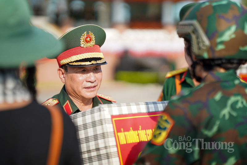 Đây là sự động viên kịp thời và sâu sắc từ các lãnh đạo của quân đội với các khối diễu binh