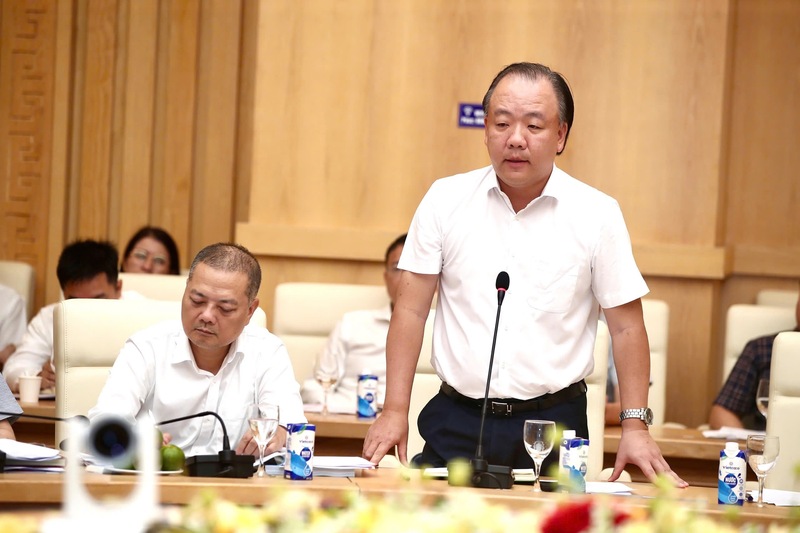 Ông Trần Hữu Linh, Cục trưởng Cục Quản lý và Phát triển thị trường trong nước báo cáo tại Okvip69 Đăng ký cá cược