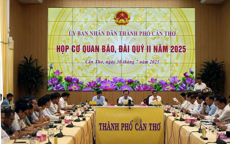 Quang cảnh buổi họp báo.