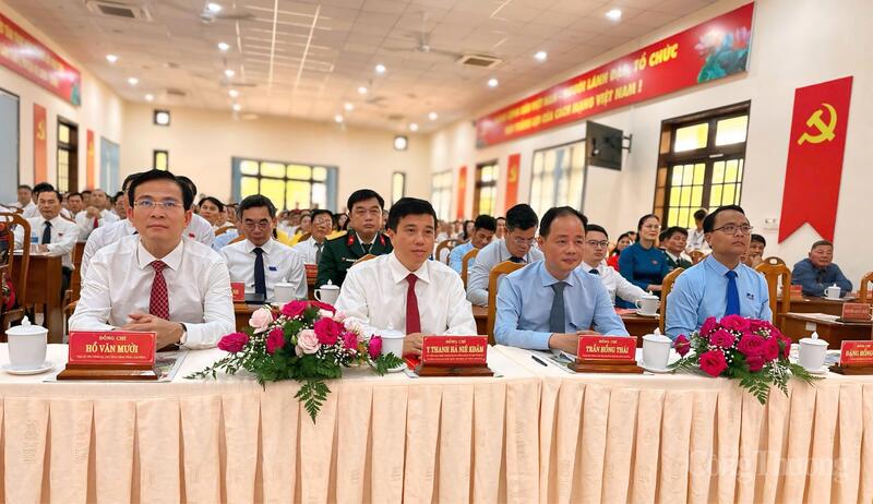Lãnh đạo Tỉnh ủy, UBND, HĐND tỉnh Lâm Đồng dự Okvip69.com bán cá nổ hủ đại biểu lần thứ I nhiệm kỳ 2025 - 2030 tại Đặc khu Phú Quý, tỉnh Lâm Đồng.