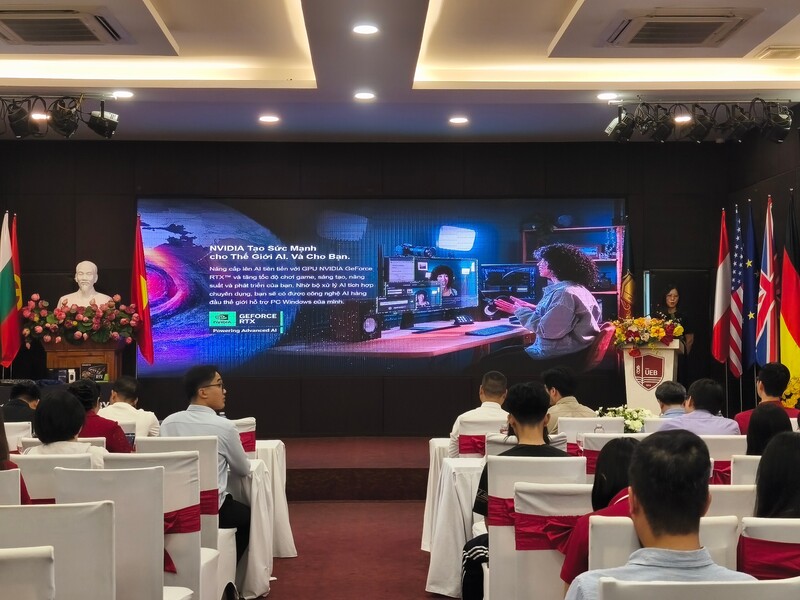 Đại diện NVIDIA nhấn mạnh đến vai trò ứng dụng AI trong hoạt động đời sống. Ảnh: Nguyễn Hoà