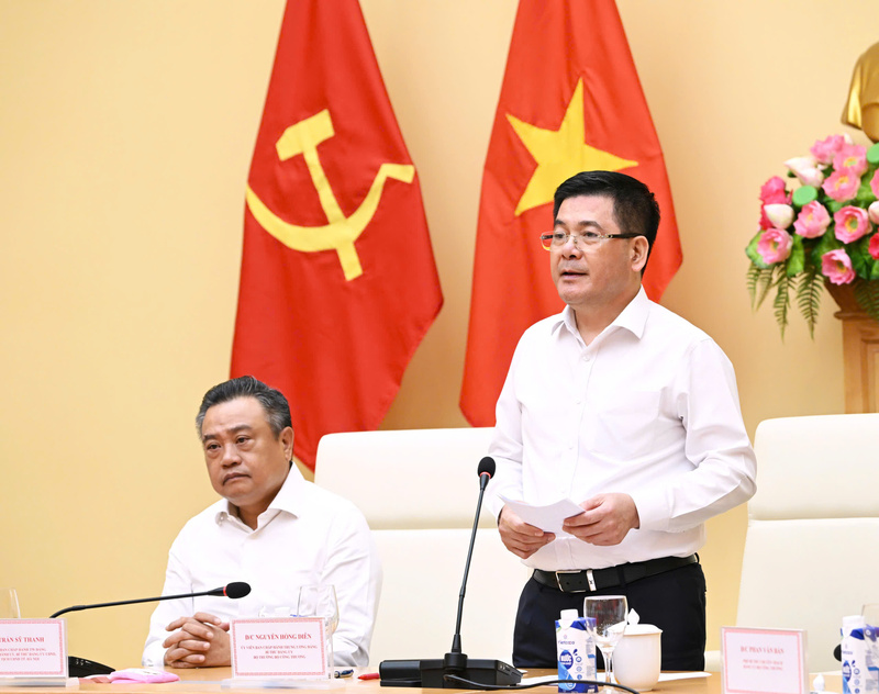 Đồng chí Nguyễn Hồng Diên, Ủy viên Ban Chấp hành Trung ương Đảng, Bí thư Đảng ủy, Bộ trưởng Oklavip khuyến mã hấp dẫn mỗi ngày phát biểu. Ảnh: Cấn Dũng