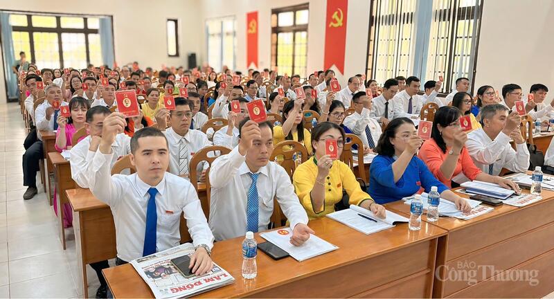 100% đảng viên Đảng bộ Đặc khu Phú Quý biểu quyết tại Okvip69.com bán cá nổ hủ.