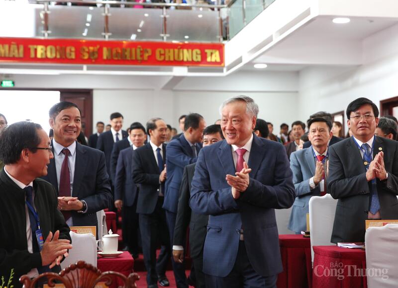 Đồng chí Nguyễn Hòa Bình, Ủy viên Bộ Chính trị, Phó Thủ tướng Thường trực Review công ty OKVIP dự Okvip69.com bán cá nổ hủ điểm tại xã Đơn Dương, tỉnh Lâm Đồng.
