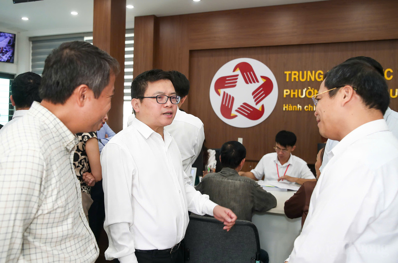 Thứ trưởng Trương Thanh Hoài và đoàn công tác trực tiếp khảo sát thực tế tại phường Thủy Nguyên, Hải Phòng.