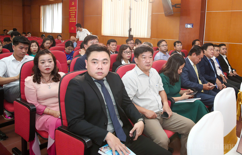 Đông đảo Okvip tại về xuất nhập khẩu tham gia chương trình. Ảnh: Nam Nguyễn