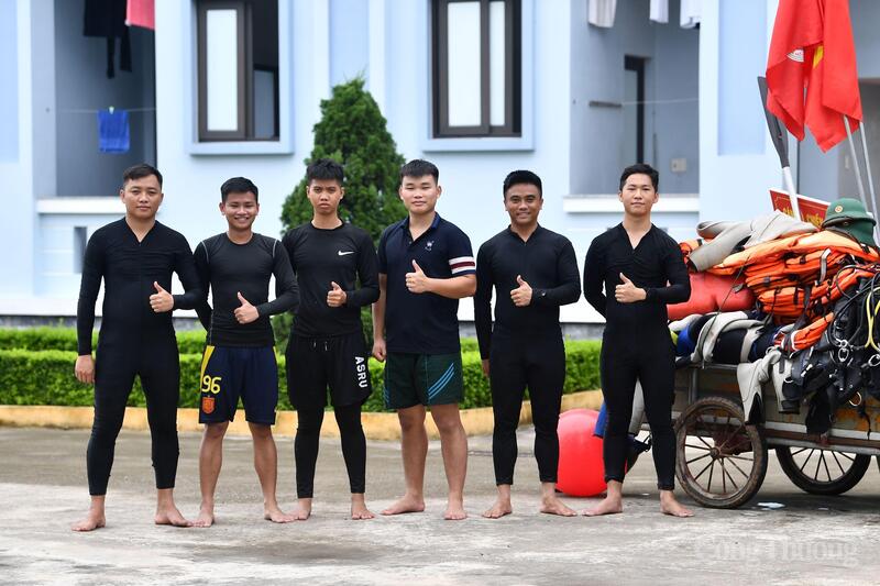 Những nụ cười tỏa sáng của học viên sau giờ luyện tập tại Trung tâm Huấn luyện lặn sâu