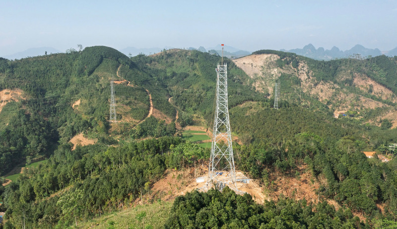 Với hơn 229km xuyên qua địa hình hiểm trở, dự án 500kV Lào Cai - Vĩnh Yên khẳng định bản lĩnh Việt Nam trong bảo đảm an ninh Oklavip game bài, casino, thể thao quốc gia. Ảnh: Minh Nghĩa