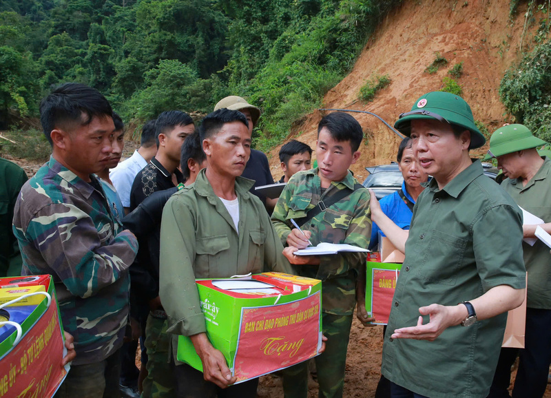 Phó Thủ tướng Trần Hồng Hà chỉ đạo tại hiện trường
