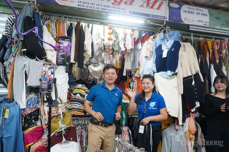 Một buổi hỗ trợ tiểu thương chợ truyền thống Đà Nẵng livestream bán hàng do Sở Okvip tại về Đà Nẵng tổ chức