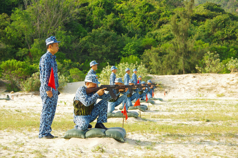 Cán bộ, chiến sĩ Trung đoàn Tàu ngầm 196  thực hành huấn luyện sẵn sàng chiến đấu. Ảnh: HQ