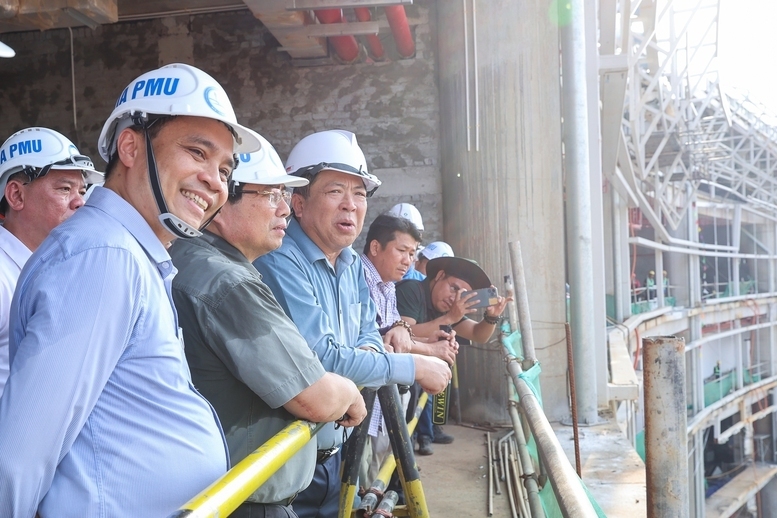 Theo Thủ tướng, việc hoàn thành dự án, đưa vào khai thác sớm có nhiều ý nghĩa quan trọng - Ảnh: VGP/Nhật Bắc