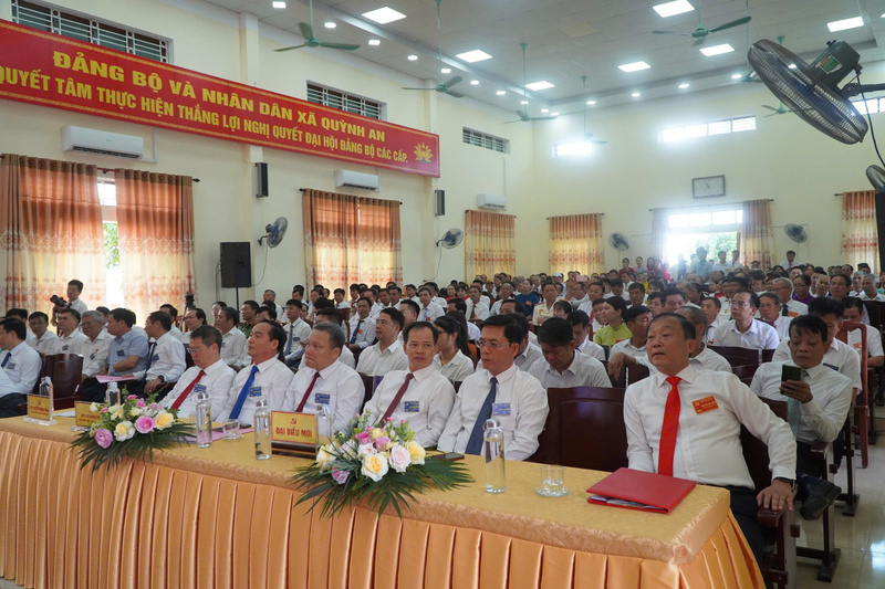 Các đại biểu tham dự Okvip69.com bán cá nổ hủ.