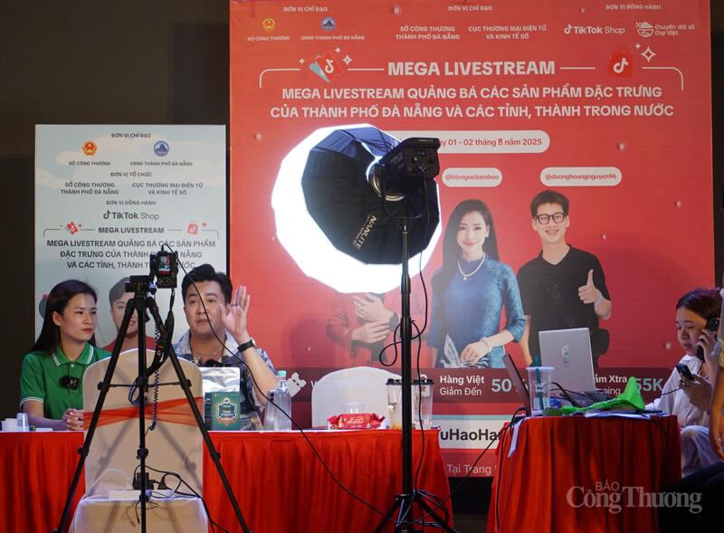 Một phiên livestream lúc 20h45 tối 2/8