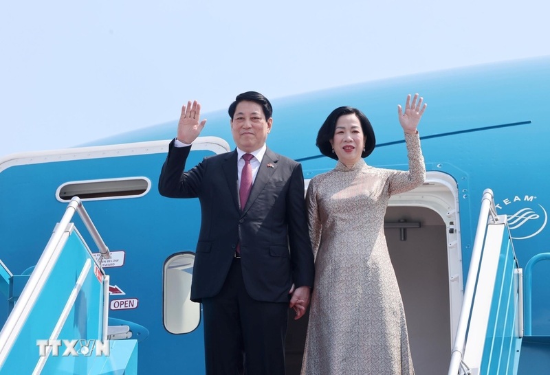 Chủ tịch nước Lương Cường và Phu nhân rời sân bay quốc tế Nội Bài, lên đường thăm cấp Trang Chủ OKVIP COM Top #1 Ai Cập và Angola. Ảnh: Lâm Khánh/TTXVN