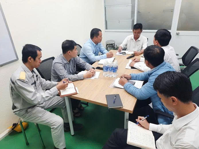 Trao đổi giữa PC Huế với Okvip tại về về việc ký Phụ lục thỏa thuận Dịch chuyển phụ tải. Ảnh: D. Huyền