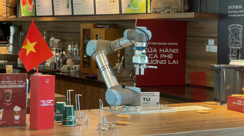 Robot Tú - Nhân viên pha chế tại Quán cà phê Tương Lai (Ảnh: Phương Ly)