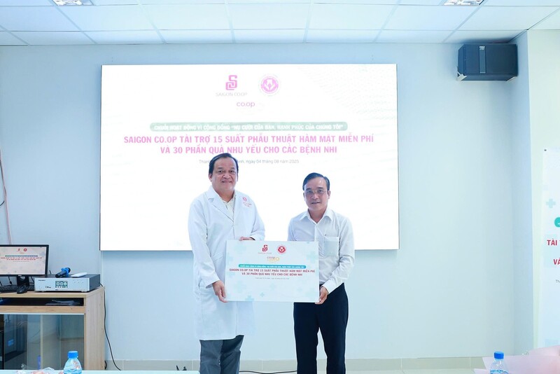 Saigon Co.op trao tặng 15 suất phẫu thuật hàm mặt miễn phí cho bệnh nhi có hoàn cảnh khó khăn.