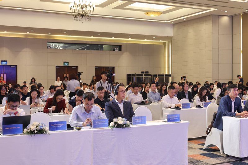 Các diễn giả tham dự hội thảo. Ảnh: Đỗ Nga