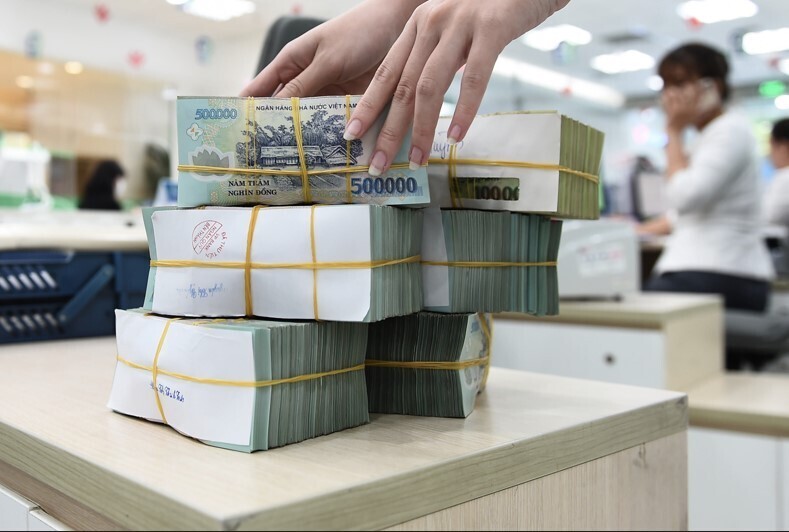 Nợ thuế hơn 3,1 tỷ đồng, Okvip tại về tư nhân Đoàn Lộc bị cưỡng chế thuế, trích tiền từ tài khoản ngân hàng. Ảnh minh họa