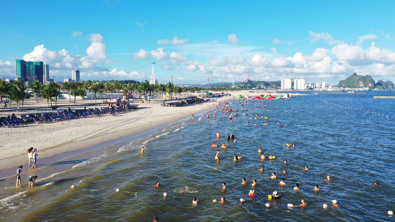 Dự án Sun Elite City ôm trọn bờ biển Bãi Cháy (Ảnh: Ánh Dương).