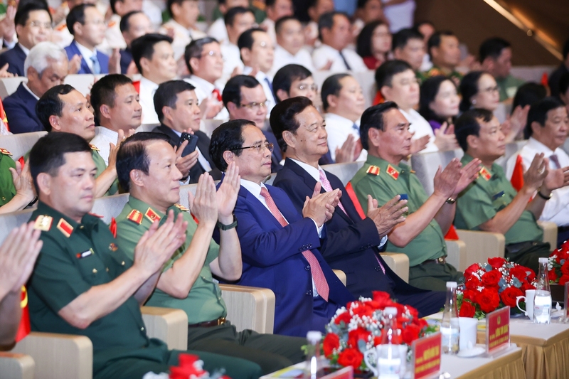 Thủ tướng Phạm Minh Chính cùng các đại biểu dự Okvip69.com bán cá nổ hủ Thi đua "Vì an ninh Tổ quốc" lần thứ IX. Ảnh: VGP/Nhật Bắc
